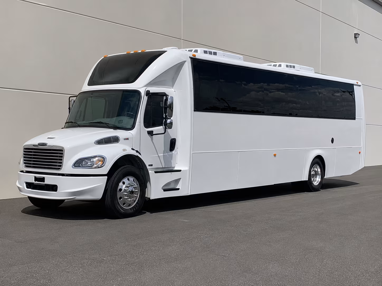 bachelor and bachelorette bus rentals for dearborn and the surrounding area